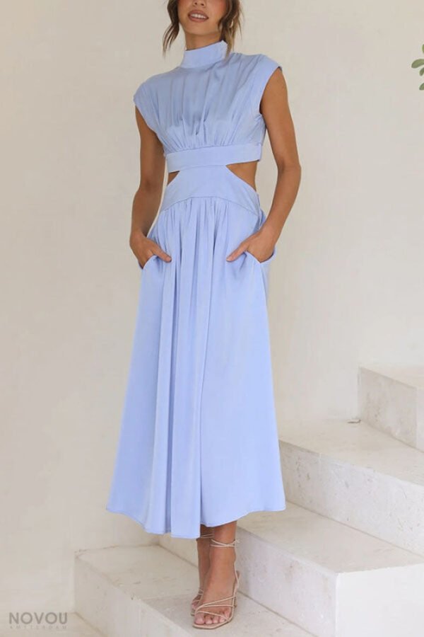 Kurzes Kleid mit Ausschnitt - Image 4